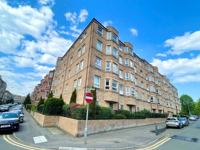 3 bedroom flat for rent in Skirving Street, Shawlands, G41 3BF, G41
