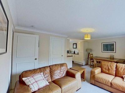 3 bedroom flat for rent in Sunbury Place, Edinburgh, Midlothian, EH4