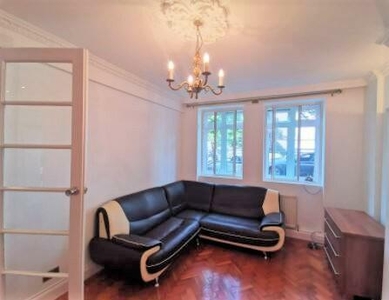3 Bedroom Flat For Rent In Townshend Road, London