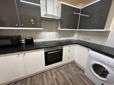 3 bedroom flat for rent in Warrender Park Road, Marchmont, Edinburgh, EH9