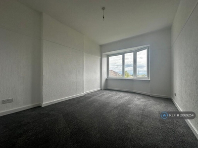 3 bedroom flat for rent in Yair Drive, Glasgow, G52