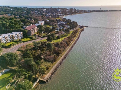 3 bedroom maisonette for sale in Views views views! Harbour Watch, Evening Hill, Sandbanks, BH14