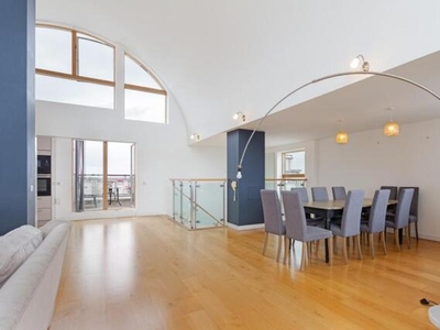3 Bedroom Penthouse For Rent In North Greenwich
