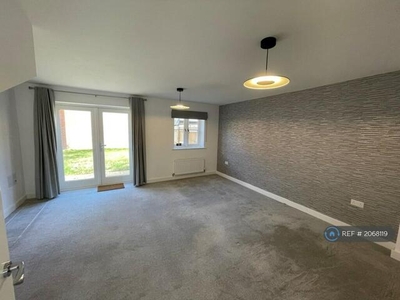 3 Bedroom Semi-detached House For Rent In Bedford