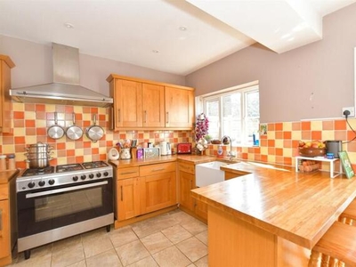 3 Bedroom Semi-detached House For Sale In Bognor Regis