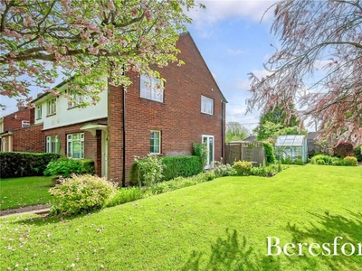 3 bedroom semi-detached house for sale in Court View, Ingatestone, CM4