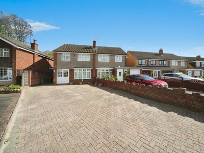 3 bedroom semi-detached house for sale in Edgewood Drive, Luton, LU2