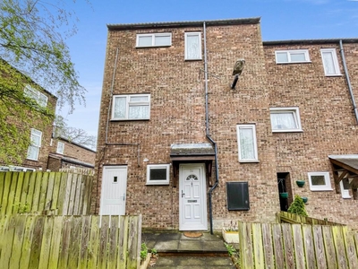3 bedroom semi-detached house for sale in Elgar Path, Luton, Bedfordshire, LU2 7RJ, LU2