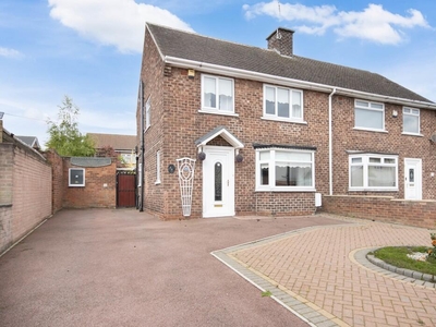 3 bedroom semi-detached house for sale in Greenwood Avenue, Doncaster, South Yorkshire, DN11