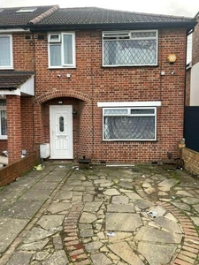 3 Bedroom Semi-detached House For Sale In Hayes, Middlesex