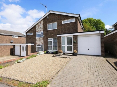 3 bedroom semi-detached house for sale in Silverdale Close, Ipswich, IP1