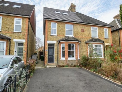 3 Bedroom Semi-detached House For Sale In Walton-on-thames