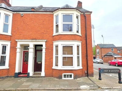 3 bedroom terraced house for rent in Ashburnham Road, Northampton, NN1