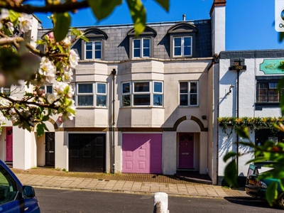 3 bedroom terraced house for sale in North Gardens, West Hill, Brighton, BN1