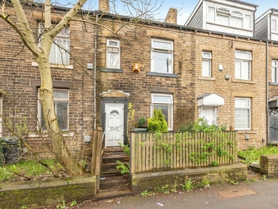 3 bedroom terraced house for sale in Smiddles Lane, Bradford, BD5