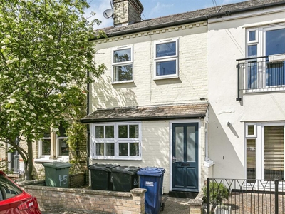 3 bedroom terraced house for sale in St. Andrews Road, Cambridge, CB4