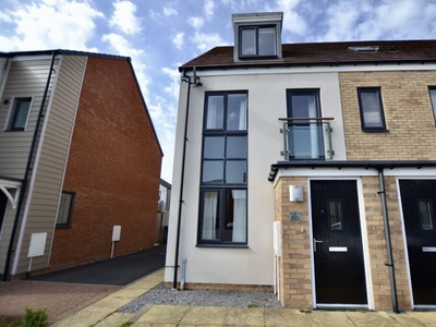 3 bedroom town house for rent in 3 Bedroom Townhouse to Let on Iveston Avenue, Newcastle Great Park, NE13