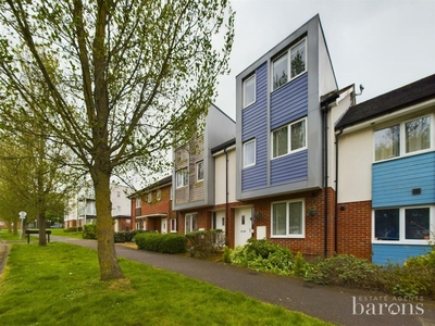 3 bedroom town house for sale in Mallory Road, Basingstoke, RG24