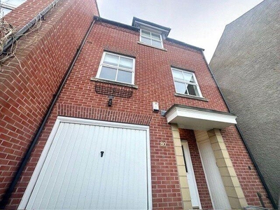 3 bedroom town house for sale in South Knighton Road, Leicester, LE2