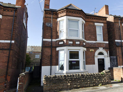4 Bedroom Detached House For Rent In Beeston, Nottingham