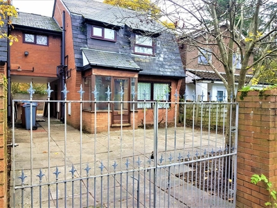 4 bedroom detached house for rent in College Road, Manchester, M16