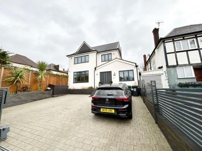 4 Bedroom Detached House For Rent In Edgware, Greater London