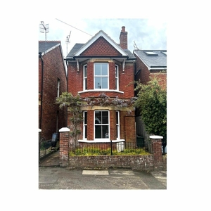 4 bedroom detached house for rent in Prospect Road, Southborough, Tunbridge Wells, TN4