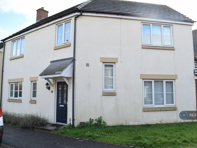4 bedroom detached house for rent in Vistula Crescent, Swindon, SN25
