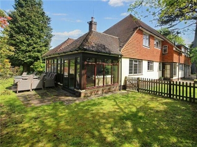 4 Bedroom Detached House For Rent In Woking, Surrey