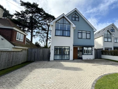 4 bedroom detached house for sale in Compton Avenue, Lower Parkstone, BH14