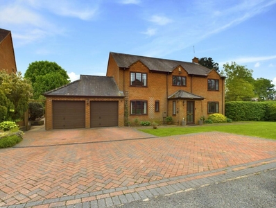 4 bedroom detached house for sale in Cottage Gardens, Great Billing, Northampton NN3 9YW, NN3