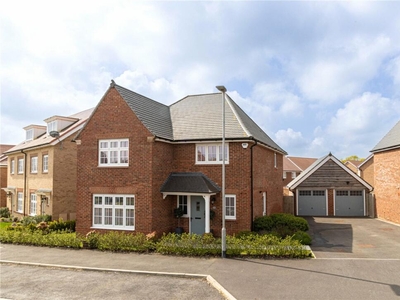 4 bedroom detached house for sale in Mallard Crescent, Caddington, Luton, Bedfordshire, LU1