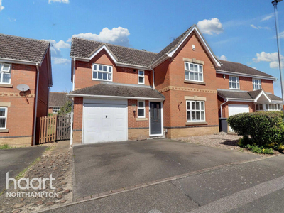 4 bedroom detached house for sale in Riverstone Way, Northampton, NN4