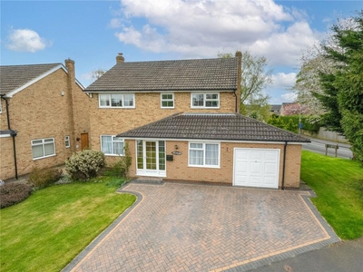 4 bedroom detached house for sale in Shadwell Park Avenue, Leeds, LS17