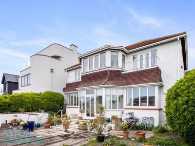 4 bedroom detached house for sale in The Cliff, Brighton, BN2