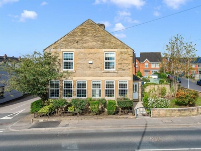 4 bedroom detached house for sale in Wakefield Road, Rothwell, Leeds, LS26