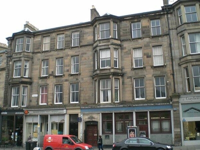 4 bedroom flat for rent in Brandon Terrace, New Town, Edinburgh, EH3