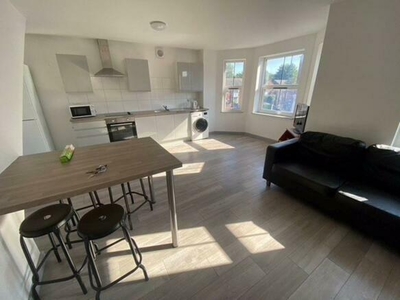 4 Bedroom Flat For Rent In Shelton, Stoke-on-trent