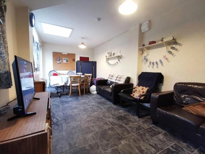 4 Bedroom House For Rent In Bangor, Gwynedd