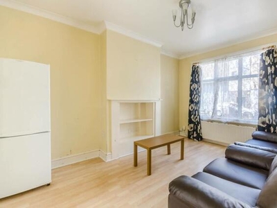 4 Bedroom House For Rent In Tooting, London