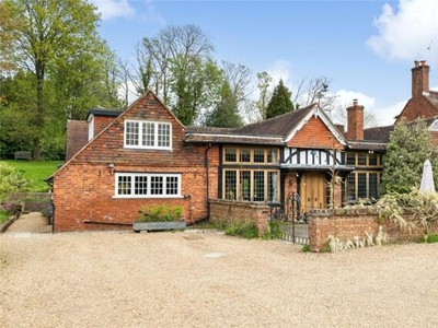 4 Bedroom Link Detached House For Sale In Cranbrook, Kent