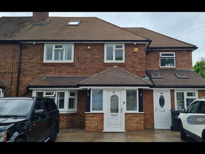 4 bedroom semi-detached house for rent in Dulverton Road, South Croydon, CR2