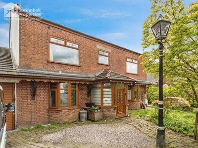 4 Bedroom Semi-detached House For Sale In Leigh, Wigan