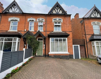 4 bedroom semi-detached house for sale in Oxford Road, Acocks Green, B27