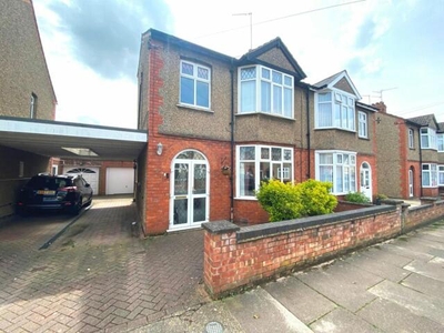 4 Bedroom Semi-detached House For Sale In Spinney Hill