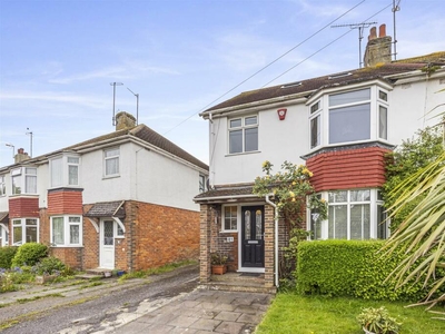 4 bedroom semi-detached house for sale in Vale Avenue, Patcham, Brighton, BN1