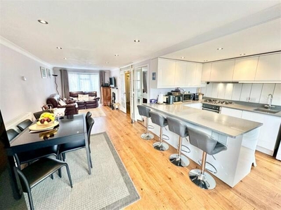 4 Bedroom Terraced House For Sale In Colindale, London