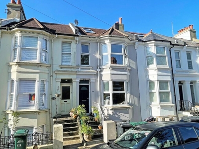 4 bedroom terraced house for sale in Hythe Road - BN1