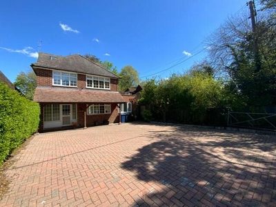 5 Bedroom Detached House For Rent In Chesham