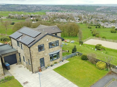 5 bedroom detached house for sale in Roundhill Close, Queensbury, Bradford, BD13